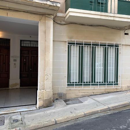 4 bedroom apartment near Sliema seafront Buitenkant foto