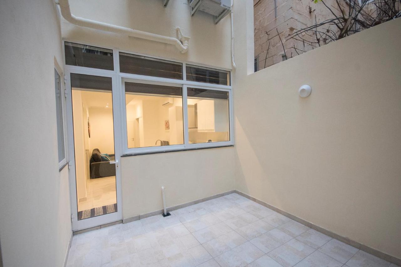 4 bedroom apartment near Sliema seafront Buitenkant foto