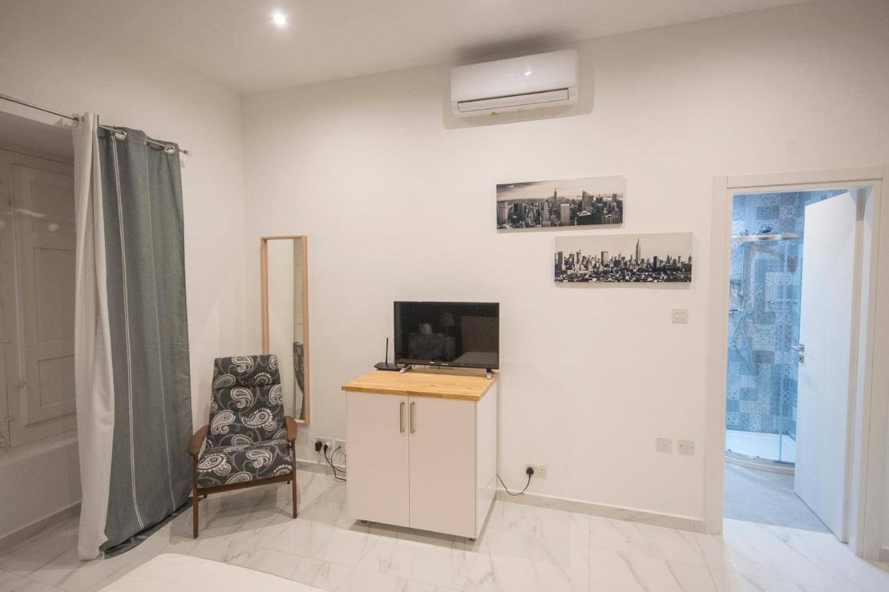 4 bedroom apartment near Sliema seafront Buitenkant foto