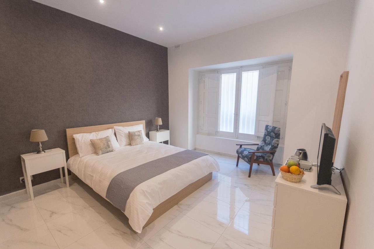 4 bedroom apartment near Sliema seafront Buitenkant foto