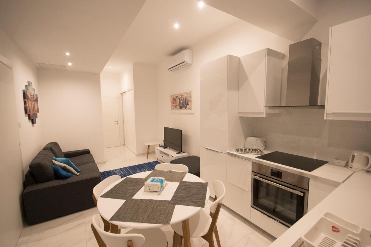 4 bedroom apartment near Sliema seafront Buitenkant foto