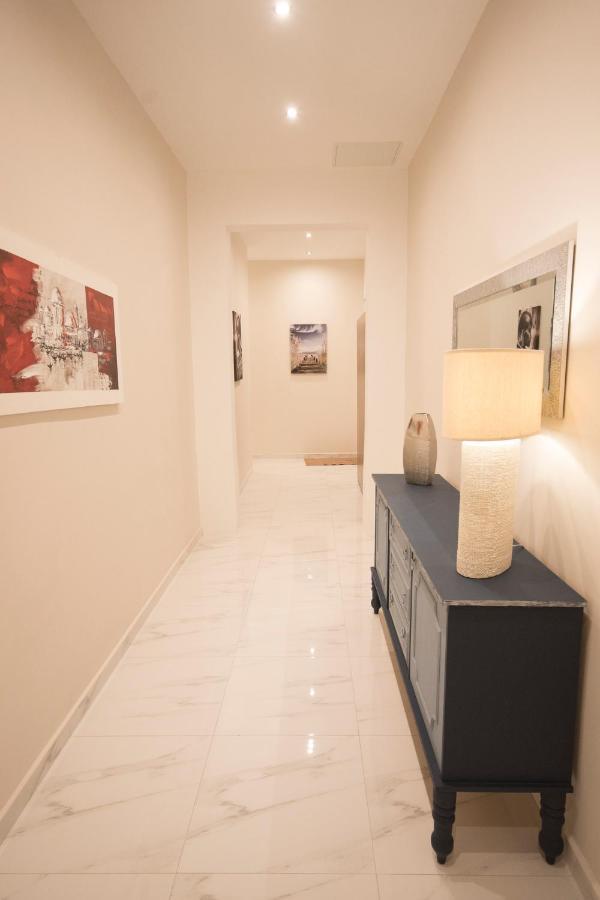 4 bedroom apartment near Sliema seafront Buitenkant foto