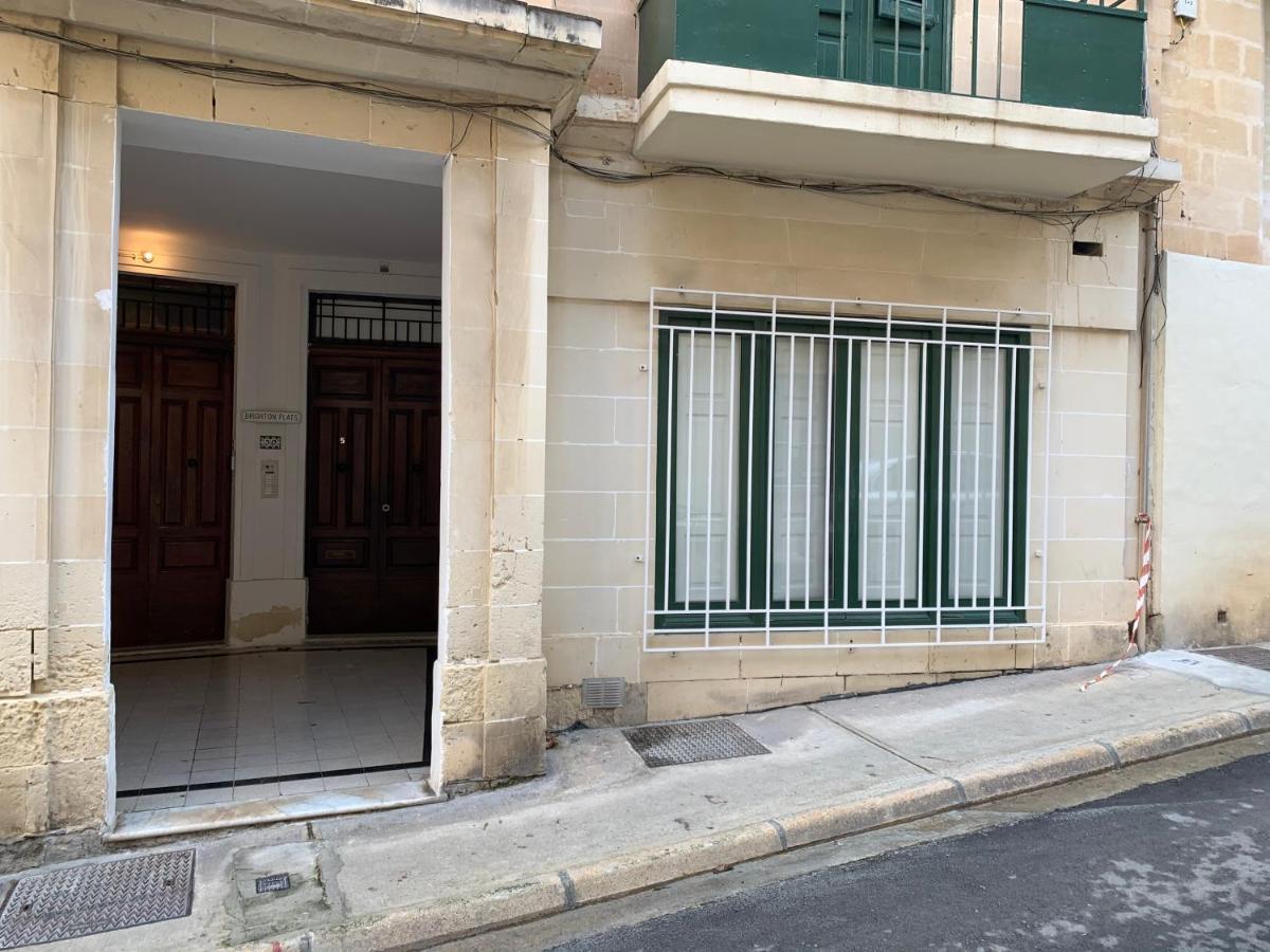 4 bedroom apartment near Sliema seafront Buitenkant foto